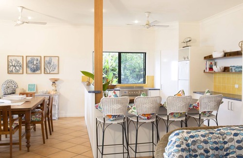 Newell House | ABSOLUTE BEACHFRONT BLISS @ NEWELL BEACH- 10 METRES TO THE OCEAN