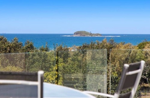 Marcoola House | Absolute Beachfront Luxury home with amazing views