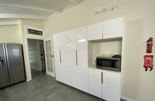 Mid-Coast Council House | ABSOLUTE BEACHFRONT PINDIMAR >Nbn WiFi with foxtel sports and various TV apps