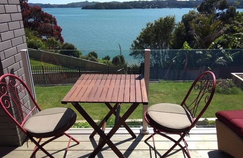 Paihia Apartment | Absolute beachfront "Waimiro" Paihia