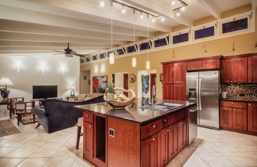 Hilo House | Absolute Oceanfront in Hilo! Read our Reviews!