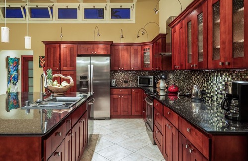 Hilo House | Absolute Oceanfront in Hilo! Read our Reviews!