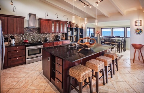 Hilo House | Absolute Oceanfront in Hilo! Read our Reviews!