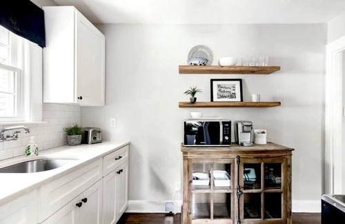 Green Hills Apartment | "Absolutely lovely, apartment was wonderful. Great location, nicely furnished."
