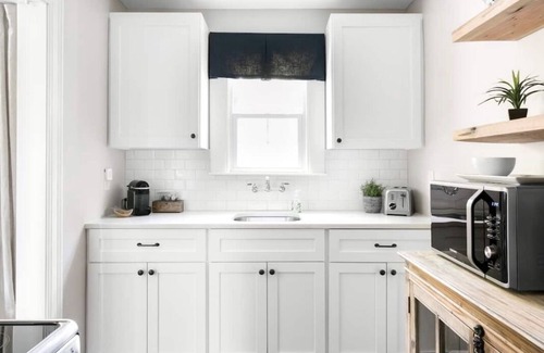 Green Hills Apartment | "Absolutely lovely, apartment was wonderful. Great location, nicely furnished."