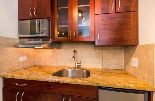 Waikiki Apartment | Absolutely Ocean View - Great Location - Legal - Free Parking