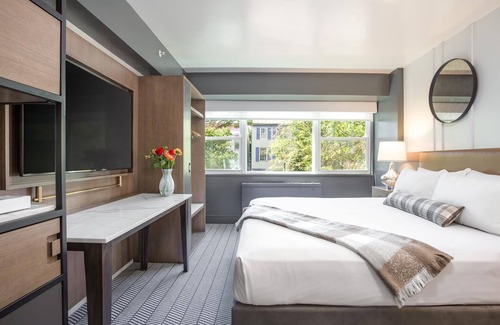 Foggy Bottom Hotel | Abundant Natural Light, Modern Luxury in Heart of Foggy Bottom - Walk Everywhere