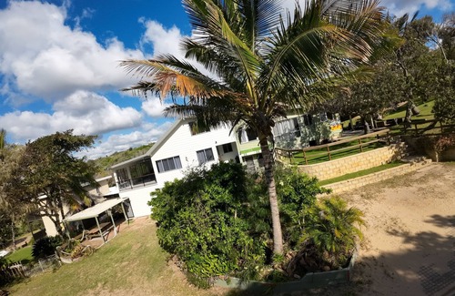 Happy Valley House | “Acacia” is a modern, spacious 4 bedroom residence with fabulous ocean views.nn
