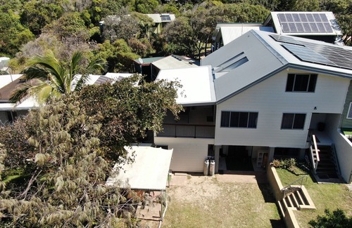 Happy Valley House | “Acacia” is a modern, spacious 4 bedroom residence with fabulous ocean views.nn