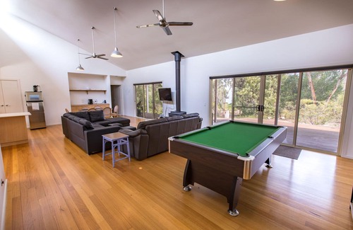 Forge Creek House | Acacia - Quiet, relaxing holiday house on Lake Victoria with your own beach