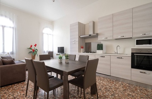 Dorsoduro Apartment | Accademia Charm 2.2 by Wonderful Italy