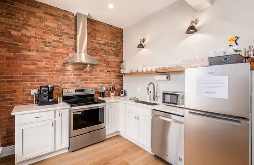 Italian Village Apartment | Access OSU & Crew Stadium | Pet Friendly | Parking