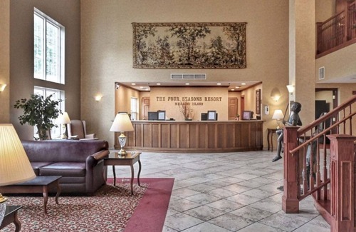 Pembine Apartment | Accessible Deluxe King Suite | On-Site Golf Course