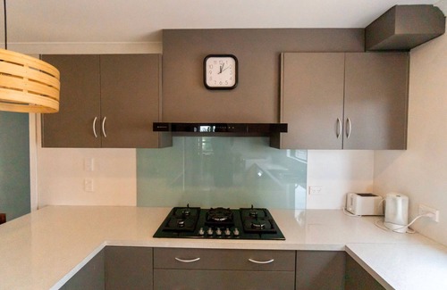 Pukehina House | ACCOMMODATE 19 - OCEAN FRONT.