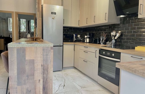 La Viste Apartment | Accommodation for 6 adults or 5 adults + 2 children