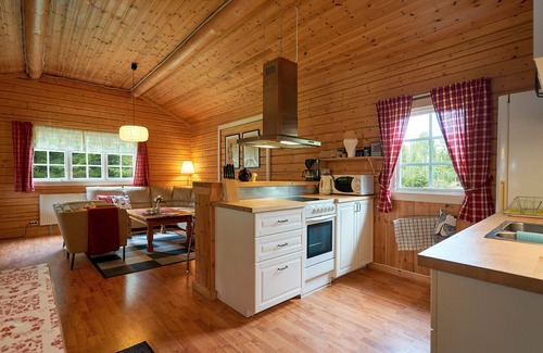 Axland Cabin | Accommodation in the forest by the lake. Come and visit us in Sweden