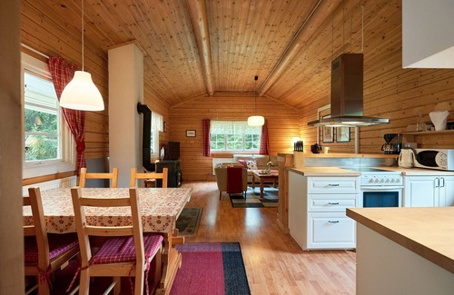 Axland Cabin | Accommodation in the forest by the lake. Come and visit us in Sweden