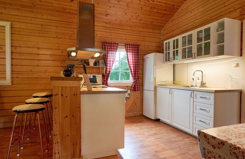 Axland Cabin | Accommodation in the forest by the lake. Come and visit us in Sweden