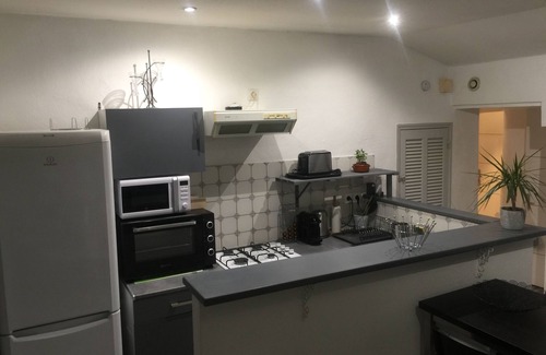 Vedene Apartment | Accommodation on PATIO, ground floor, WIFI, Vedene