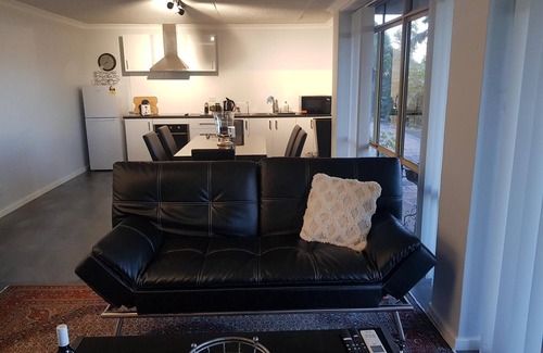 Swan View House | Accommodation on the escarpment of Perth Hills - incredible views and sunsets