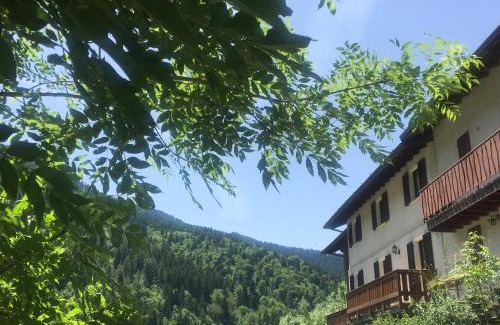 San Colombano Apartment | Acero Rosso
