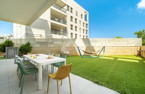 Nahariya Apartment | Achziv Bright Garden Stay by Sea N' Rent