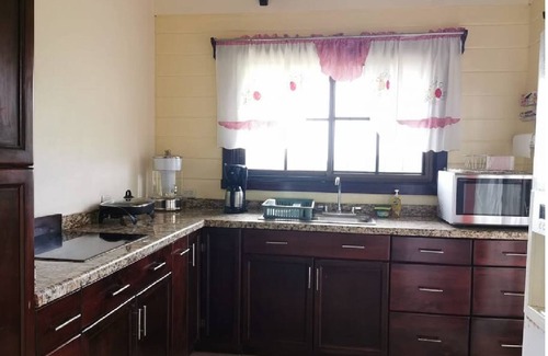 Tierras Morenas House | Acogedora casa en la montaña con piscina infinita