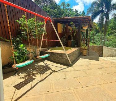 Itaipava House | Aconchego de Itaipava - casa de 3 quartos, equipada, área kids, jacuzzi, pet friendly, churrasqueira, em meio a Natureza e próximo ao centro do bairro
