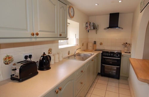 Bruton Cottage | ACORN COTTAGE, pet friendly, country holiday cottage in Bruton