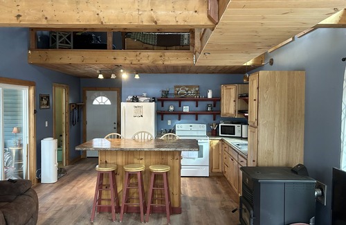 Hubbardton Cabin | Acorn Landing is a relaxing family-friendly cabin at Lake Bomoseen! n