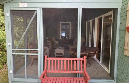 Hubbardton Cabin | Acorn Landing is a relaxing family-friendly cabin at Lake Bomoseen! n