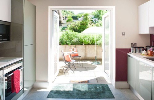 Raymonds Hill Apartment | Acorns large Apartment with own hot tub, rural setting close to Lyme Regis