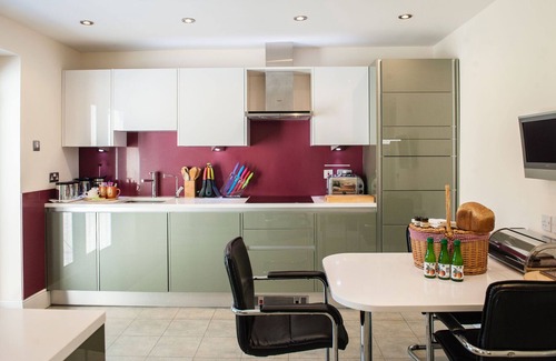 Raymonds Hill Apartment | Acorns large Apartment with own hot tub, rural setting close to Lyme Regis