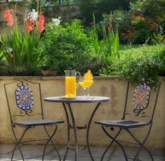 Raymonds Hill Apartment | Acorns with own hot tub, romantic escape, close to Lyme Regis
