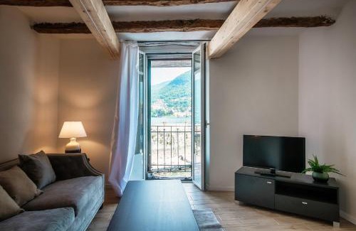 Moltrasio Apartment | Acqua - by MyHomeinComo