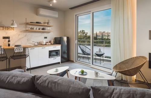 Kinosargous Apartment | Acropolis View Homey#2 in the heart of Athens