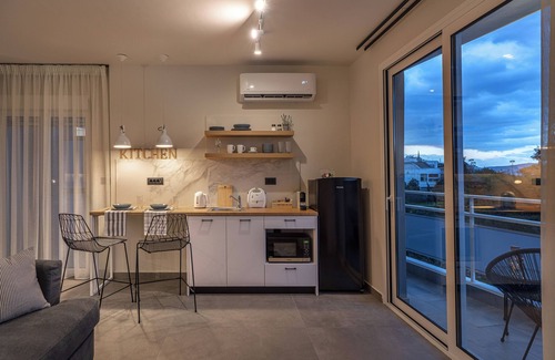 Kinosargous Apartment | Acropolis View Homey#2 in the heart of Athens