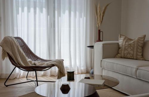 Monastiraki Apartment | Acropolis View Plunge Pool Loft
