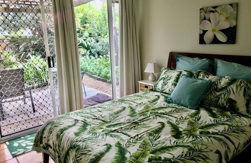 Mudjimba House | ACROSS FROM BEACH-Life Guard all year around. Pets inside OK