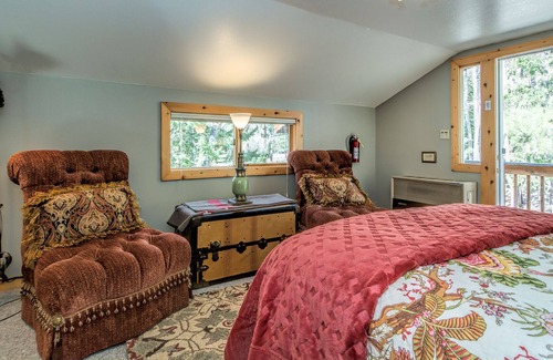 Nathrop Cabin | Across from State Wildlife Meadow! ~14er Views~ Cozy 2 Story ~Large Hot Tub!