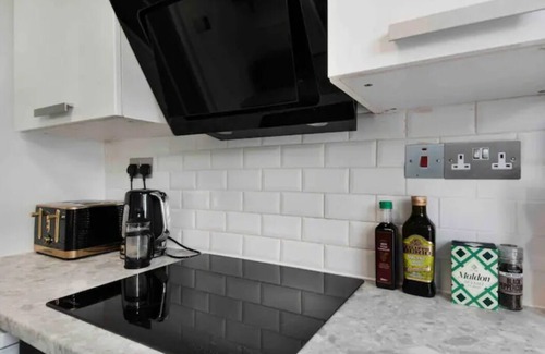 South Acton Apartment | Acton Town Chiswick 1 bed Garden suite