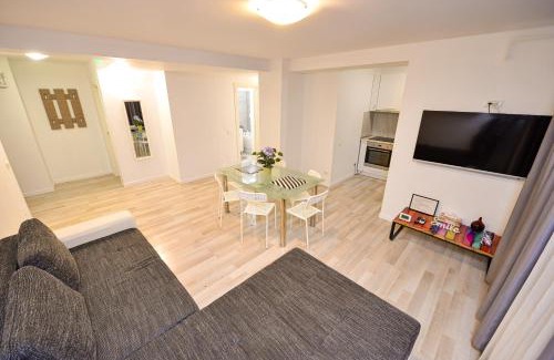 Bucharest City-Centre Apartment | Adam and Eve Luxury Apartments - Shabbat Friendly