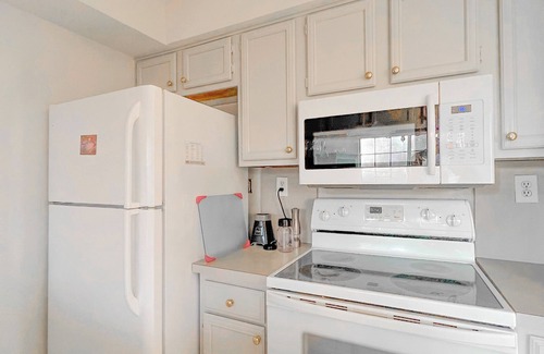 Addison Condo | Addison 1bd/ba near Addison Cirn