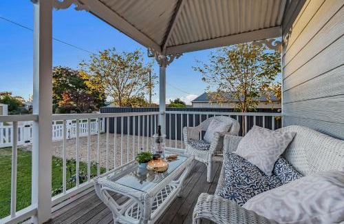 Stanthorpe House | Addisons Stanthorpe with hot tub
