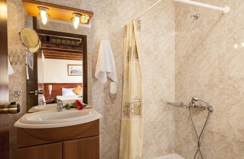 Tavronitis Hotel | Adelais Hotel