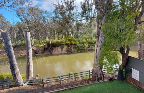 Echuca Apartment | Adelphi Apartment 6 Riverview 2 BDRM, 1BDRM or 6A King Studio Riverview both with balconies