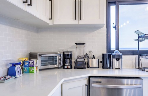 Boscobel Villa | Adina View: Oceanview 8BR, Pool, Jacuzzi, Chef, Gym, WiFi, AC, Backyard BBQ