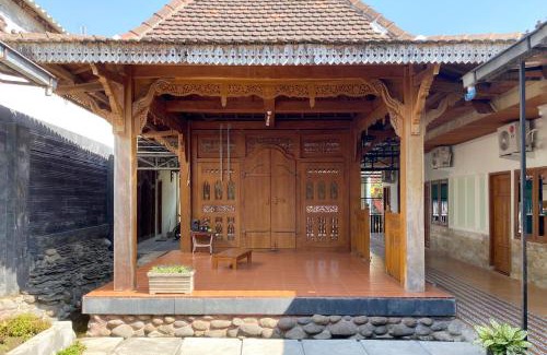 Nganjuk Hotel | Adipura Guesthouse Syariah Mitra RedDoorz near Terminal Nganjuk