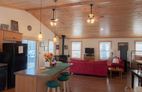 Diamond Point Apartment | Adirondack Dream Apartment For Rent Near Lake George