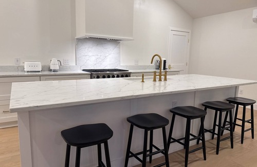 Remsen House | ADIRONDACK LUXURY LAKEFRONT OASIS WITH HOT TUB ‘NEW BUILD’